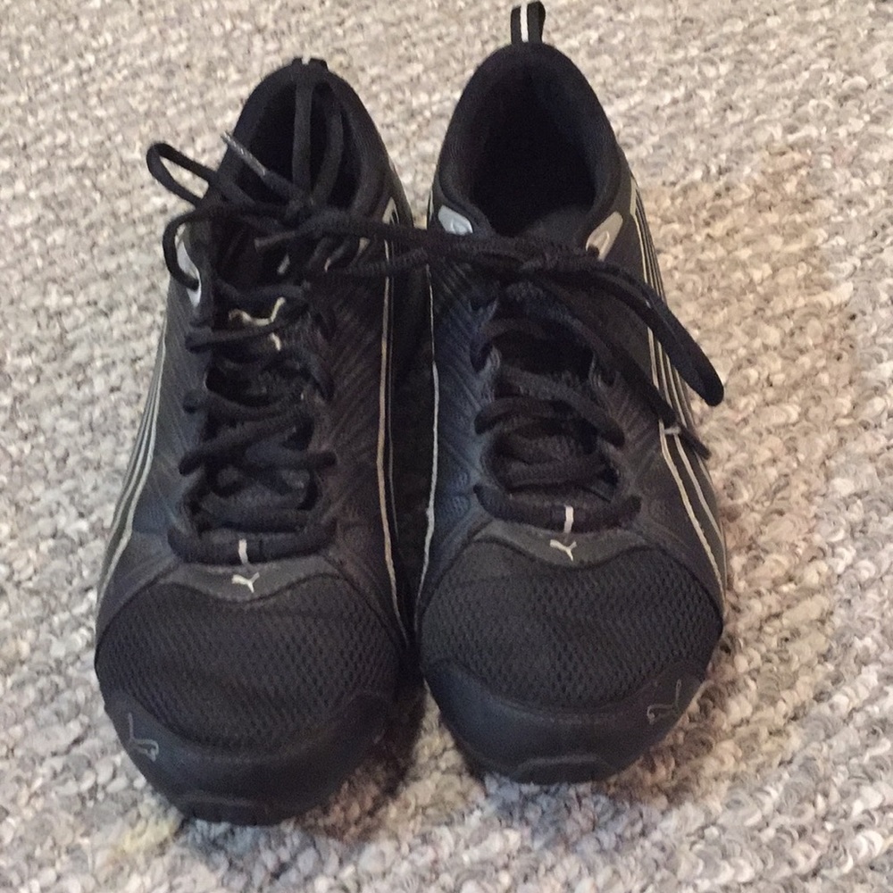 Women's Puma sneakers